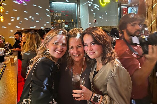 Porto Pubcrawl: 5h,7 Drinks,4 bars &Skip the line Club Entry - Group size can make or break the night