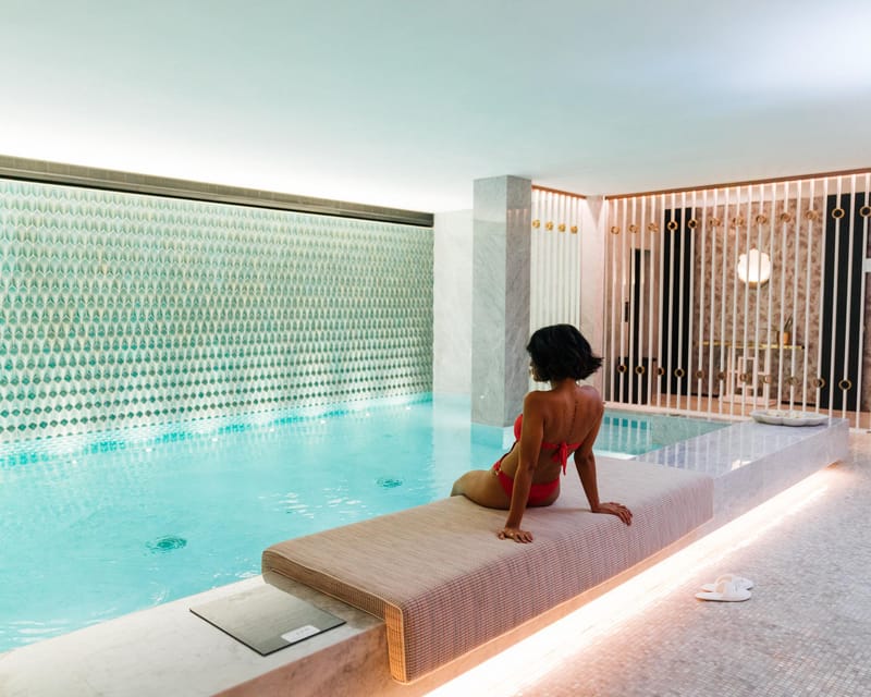 Porto: Relaxing by the pool, sauna and steam room - A quiet hour inside Le Monumental Palace