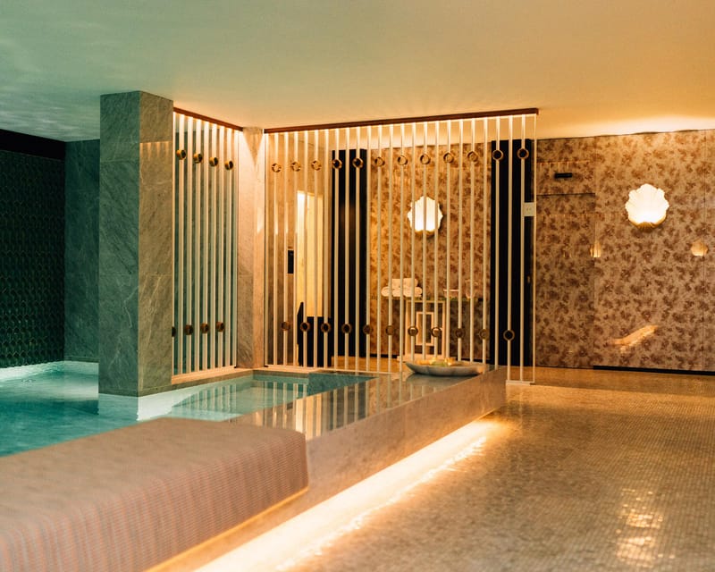 Porto: Relaxing by the pool, sauna and steam room - A practical way to use the hour