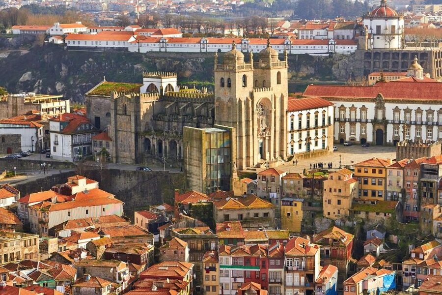 Porto Ribeira and highlights Private Walking Tour - Rua de Sant’Ana and Porto’s steep old lanes