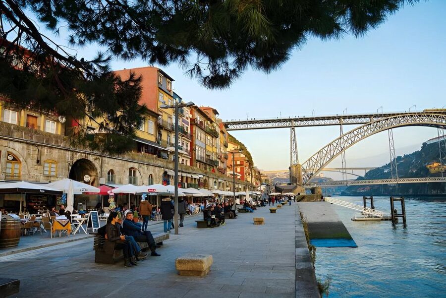 Porto Ribeira and highlights Private Walking Tour - What the private format is worth at $41