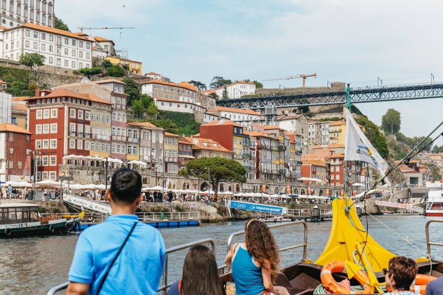 Porto: River Douro 6 Bridges Cruise - Commentary: useful, but not guaranteed to be easy to hear