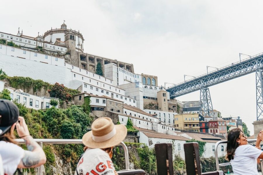 Porto: River Douro 6 Bridges Cruise - Finding the best seat and taking photographs