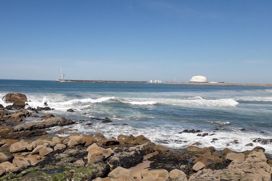 Porto Riverbank Tour on an e-bike: Atlantic Coast, Gardens - Ribeira and Miragaia: starting beside the Douro