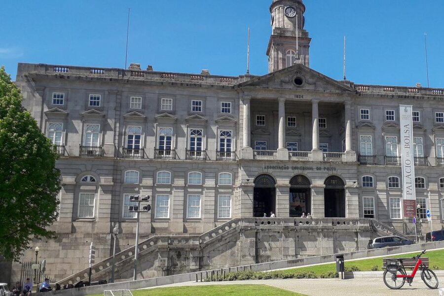 Porto Riverbank Tour on an e-bike: Atlantic Coast, Gardens - Pasteleira Park and the return toward central Porto