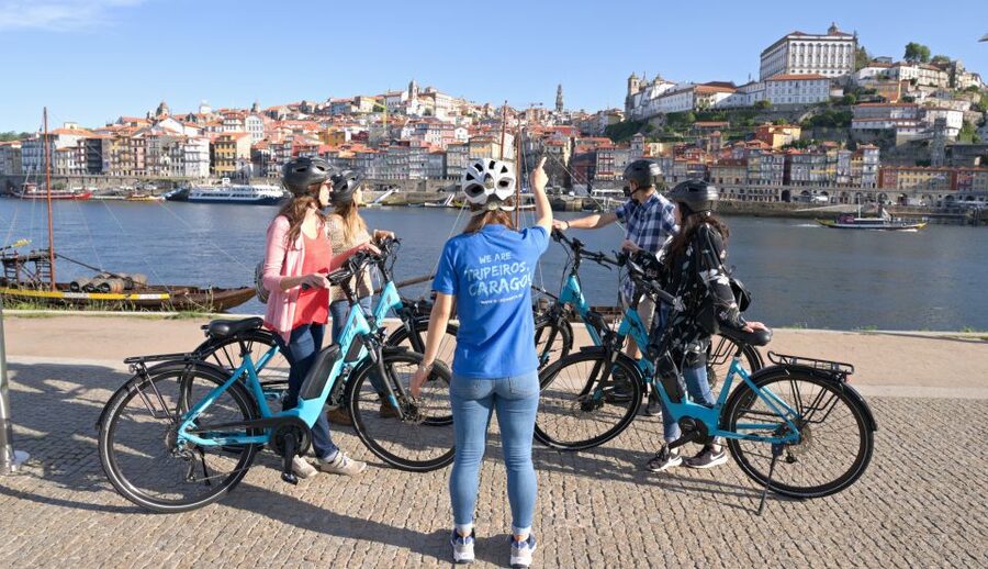 Porto: Riverside Panoramic E-Bike Tour - The guides make the history work