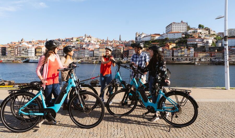 Porto: Riverside Panoramic E-Bike Tour - Ribeira Square and Miragaia