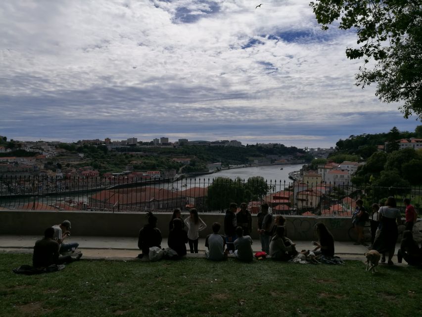 Porto: Riverside Panoramic E-Bike Tour - Jardim do Cálem and the river’s changing mood