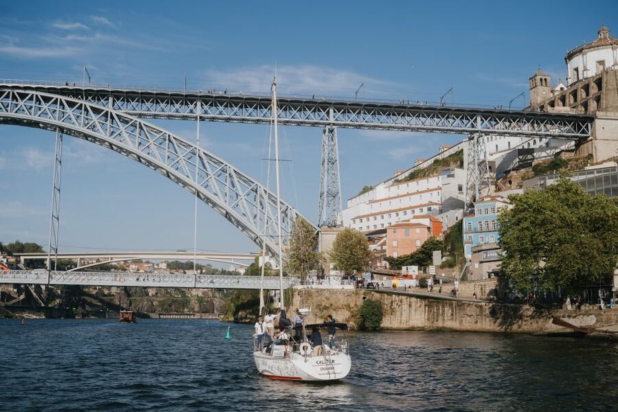 Porto: Romantic Sailboat Cruise - Arrábida Bridge and the view toward Porto