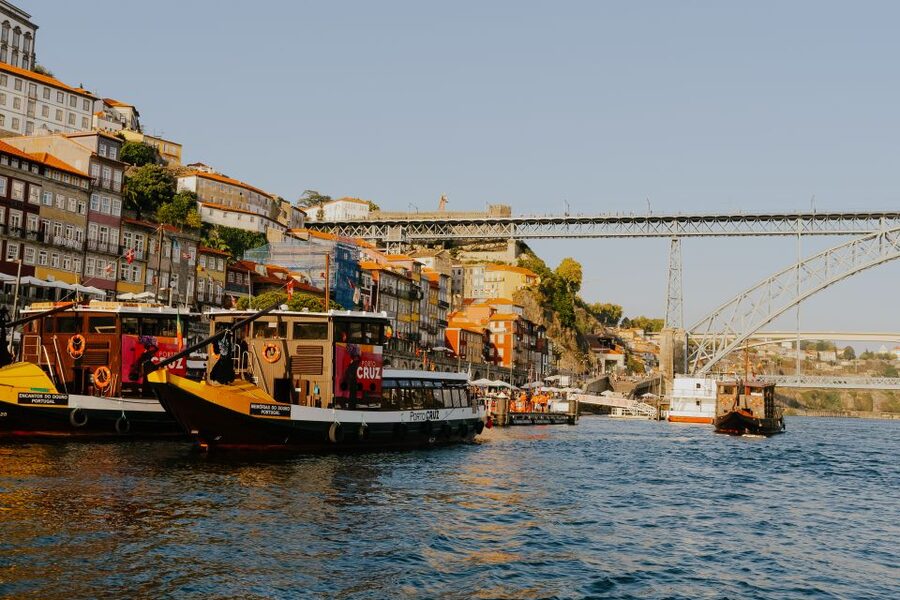 Porto: Romantic Sailboat Cruise - Dom Luís I Bridge and Ribeira