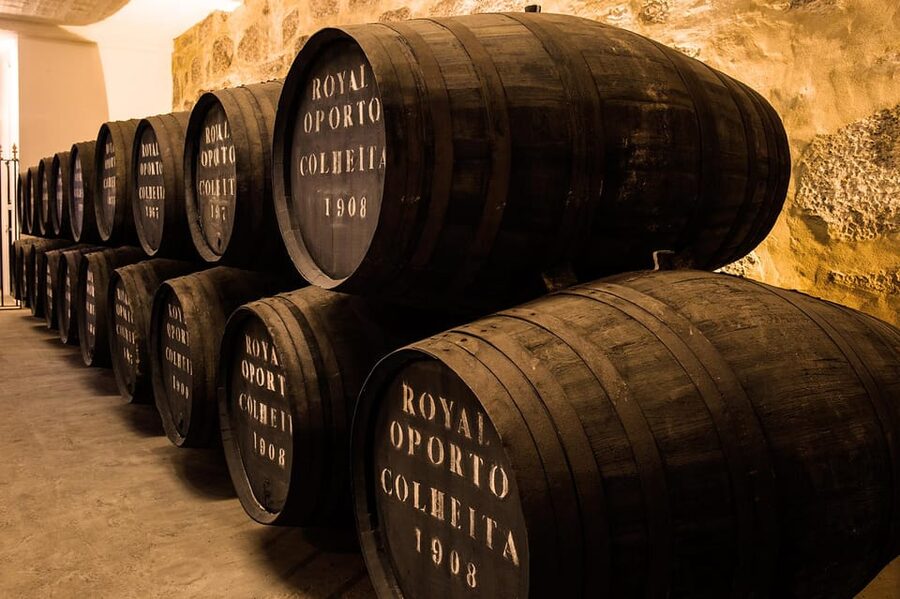 Porto: Royal Oporto Tour na Real Companhia Velha - Why this cellar feels different from the riverside names