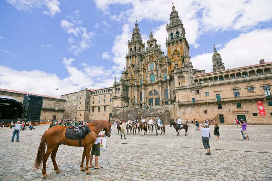 Porto: Santiago de Compostela and Valença do Minho Day Tour - Why Santiago makes this Porto day trip worthwhile