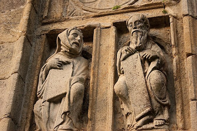 Porto: Santiago de Compostela and Valença do Minho Day Trip - Free time in the UNESCO-listed Old Town