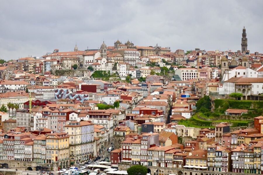 Porto: Secret Food Tour - Starting under the orange umbrella at Coliseu