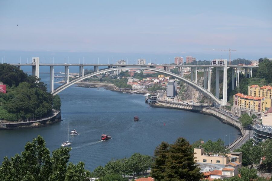 Porto: Self-Guided Bike and Boat Tour with Port Wine Tasting - A flexible day from Porto to Gaia