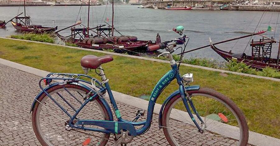 Porto: Self-Guided Bike and Boat Tour with Port Wine Tasting - Afurada, a fishing village with a local-food stop