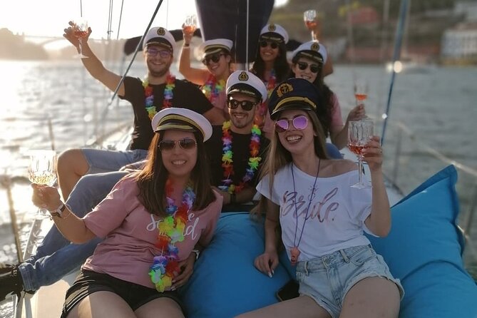 Porto: Single Party on a charming sailboat with welcome drink - From Afurada to Porto by sailboat