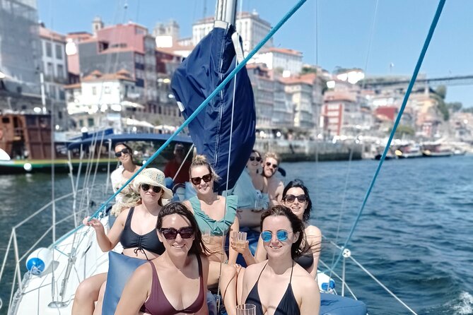 Porto: Single Party on a charming sailboat with welcome drink - Who will enjoy this sailing most?