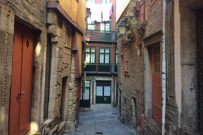 Porto Small Group Walking Tour with Lello Bookshop - Why the guide matters more than the route