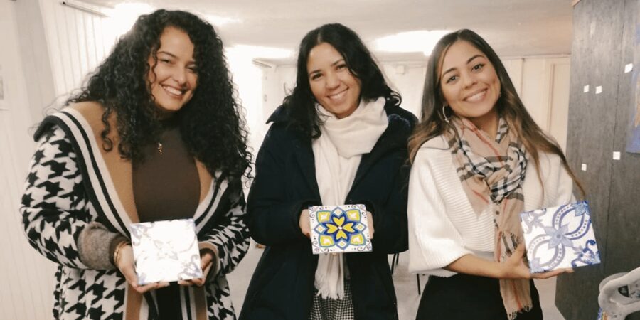 Porto: Tile-Painting Workshop with Porto Wine - Bainharia - Starting with a white tile and a choice of designs