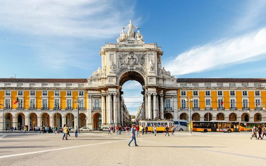 Porto to Lisbon with Aveiro-Coimbra-Fátima-Nazaré-Óbidos - Key points at a glance