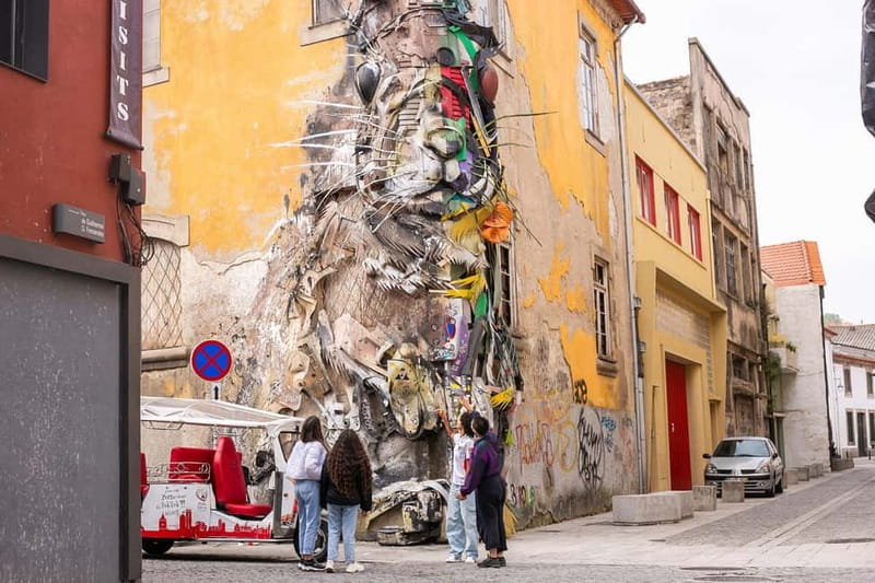 Porto Tour: A tour, a thousand stories in Tuk Tuk - 3h - Starting beside Porto Cathedral