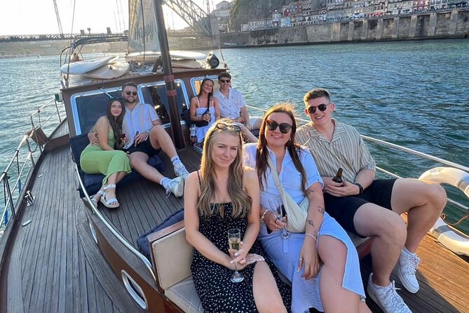 Porto: Tour on the Douro River in a Classic Boat - The welcome drink and homemade tomato jam