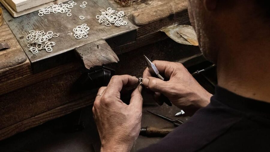 Porto: Tour to the world of silver in a century-old workshop - Is $17 a fair price?