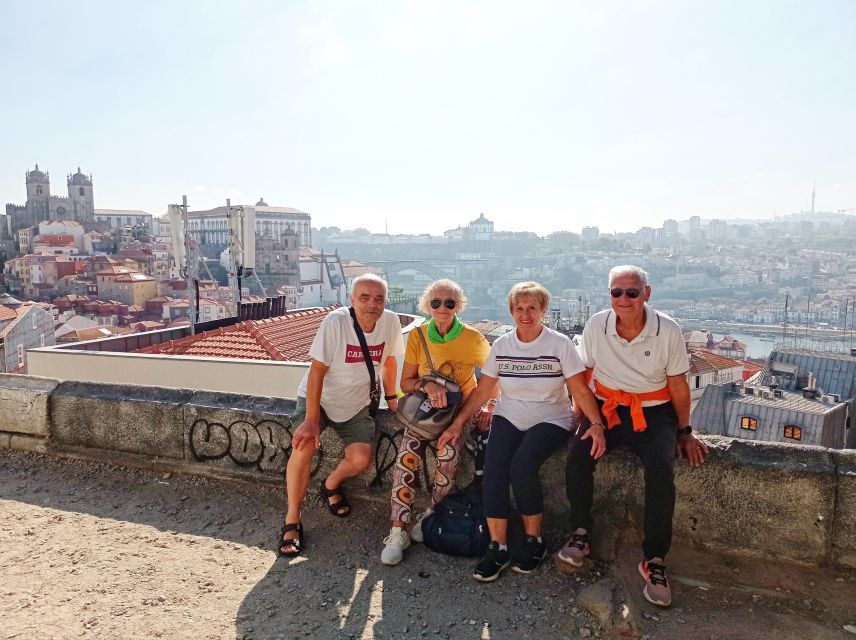 Porto tour with Port Wine tasting in a hidden wine cellar! - The blue-and-white beauty of São Bento Station