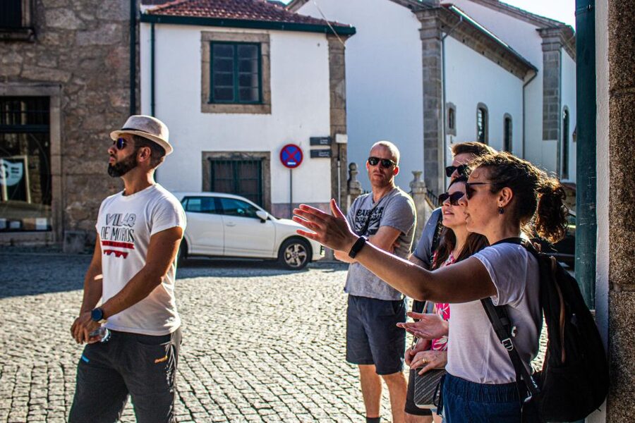 Porto tour with Port Wine tasting in a hidden wine cellar! - A possible market stop and a taste of Porto