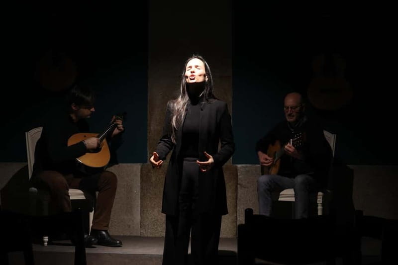 Porto: Traditional Fado Show at Sao Bento with Port Wine - Finding the room inside São Bento Station