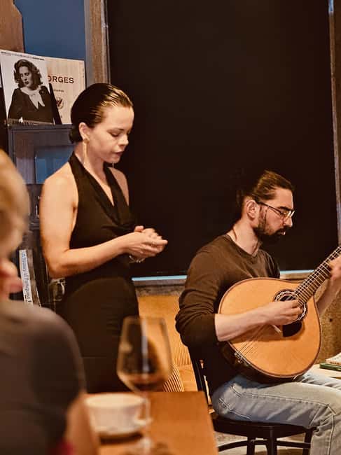 Porto: Traditional Fado Show with Welcome Drink - The short history talk before the music