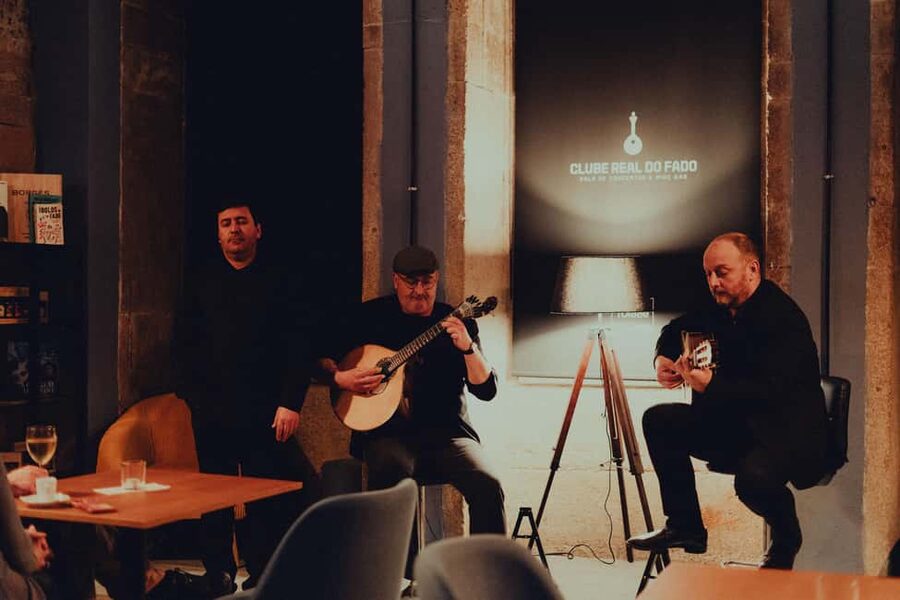 Porto: Traditional Fado Show with Welcome Drink - Meeting near Cordoaria Garden and Clérigos Tower
