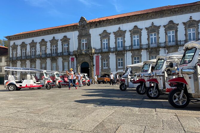 Porto: tuk tuk adventure tours old town 1h - Carmelitas Church and the Clérigos quarter
