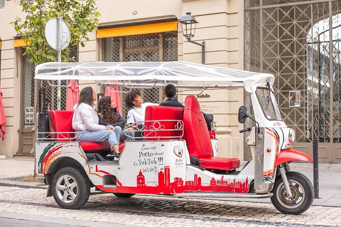 Porto: Tuk tuk vip guided tour - 1.30h - Hospital de Santo António and Clerigos Tower