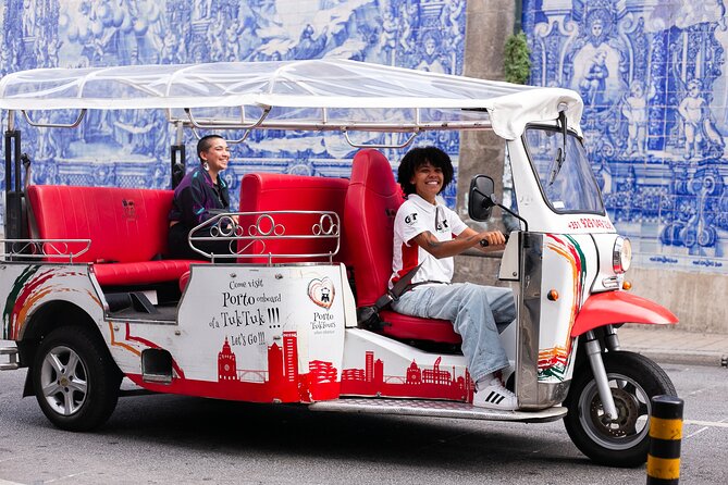Porto: Tuk tuk vip guided tour - 1.30h - Porto Judeu and the city’s Jewish quarter