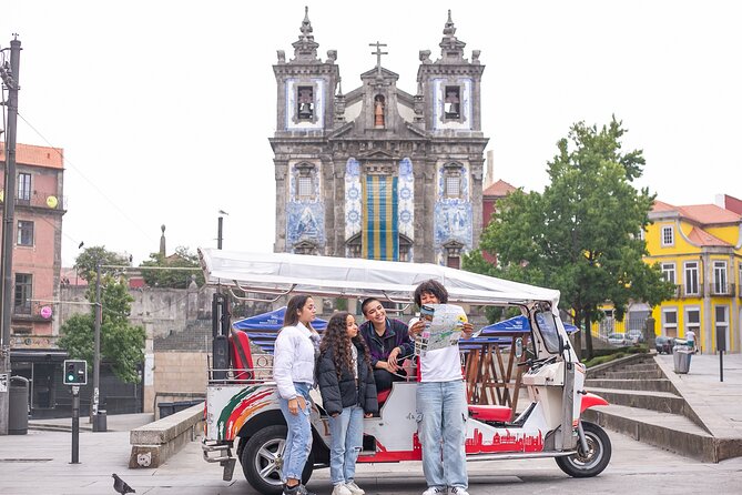 Porto: Tuk tuk vip guided tour - 1.30h - Batalha, the bridge, and the view over Gaia