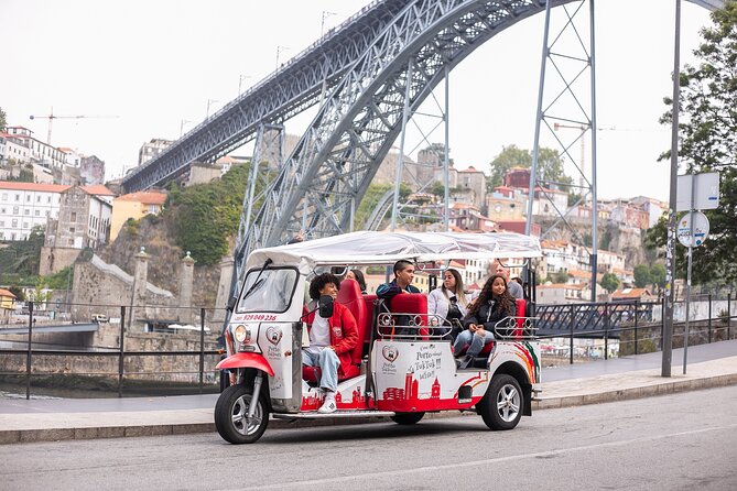 Porto: Tuk tuk vip guided tour - 1.30h - What the guide can add to the ride