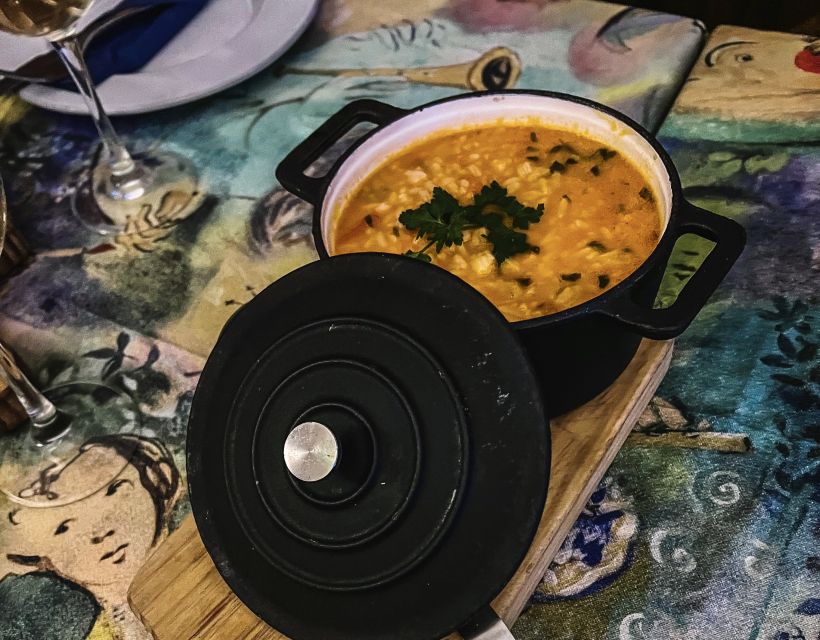 Porto: Walking Dinner Tour with Family-Owned Restaurants - Key points at a glance