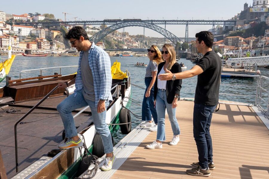 Porto: Walking Tour, Lello Bookshop, Boat and Cable Car - Who should book this tour?