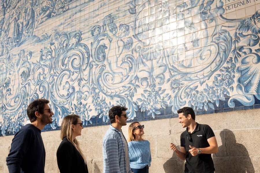 Porto: Walking Tour, Lello Bookshop, Boat and Cable Car - Livraria Lello, Porto’s ornate bookshop