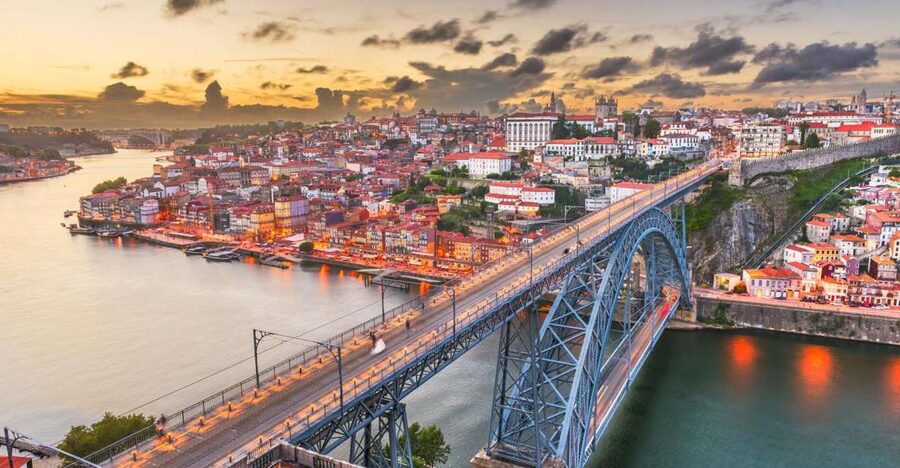 Porto Walking Tour of the city centre in small-groups - Livraria Lello and the cost of fame
