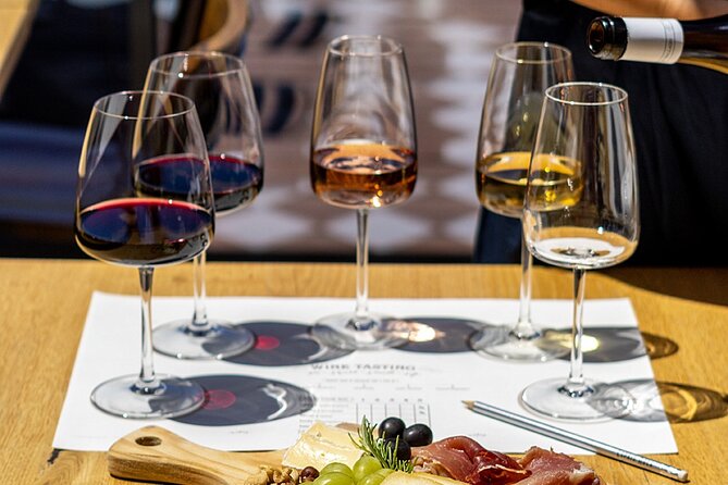 Porto Wine Tasting Experience with Portuguese Tapas Plate - The first glasses: two Douro whites and a rosé
