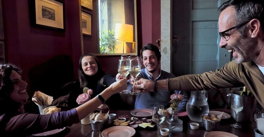 Porto: Wine Tour & One Hour Fado Show | All Included - The wine bar tasting, from Vinho Verde to Douro
