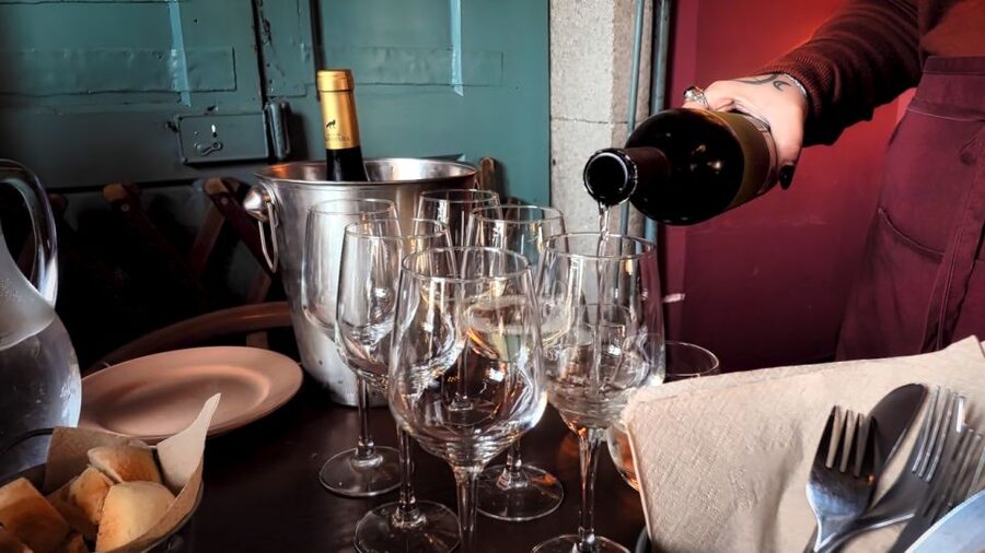 Porto: Wine Tour & One Hour Fado Show | All Included - One hour of Fado with Port wine