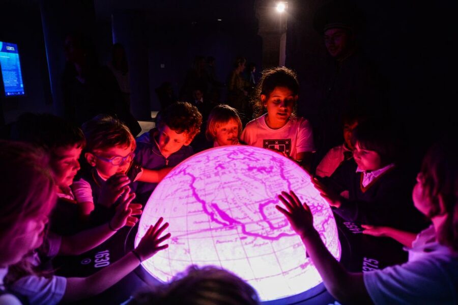 Porto: World of Discoveries Entry Ticket - Crowds, school groups, and the best time to visit