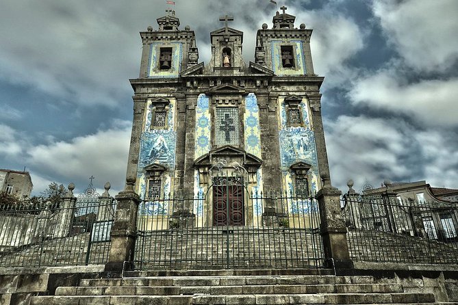 Private 3-hour walking tour of Porto with official tour guide - Why São Bento Station deserves 15 minutes