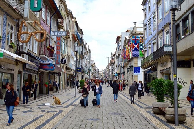 Private 4 hours tour of the "Main Monuments" in Oporto w/ pick up - Rua Santa Catarina and Café Majestic