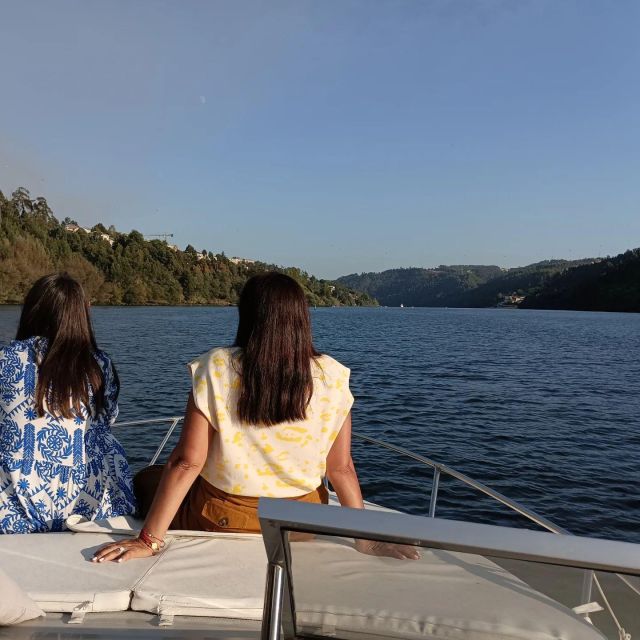 Private Boat Trip for 2 with Tasting in Porto -Sunset Option - Gondomar and the turn back toward Porto