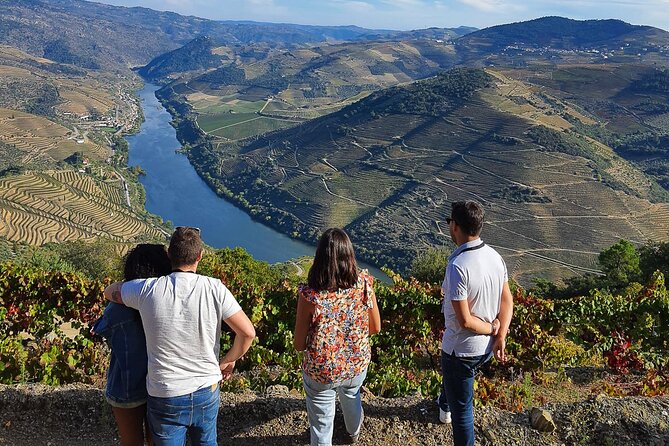 Private Douro and Porto 4x4 Tour with Wine Tasting and Boat Trip - Lunch beside the river at Foz Tua